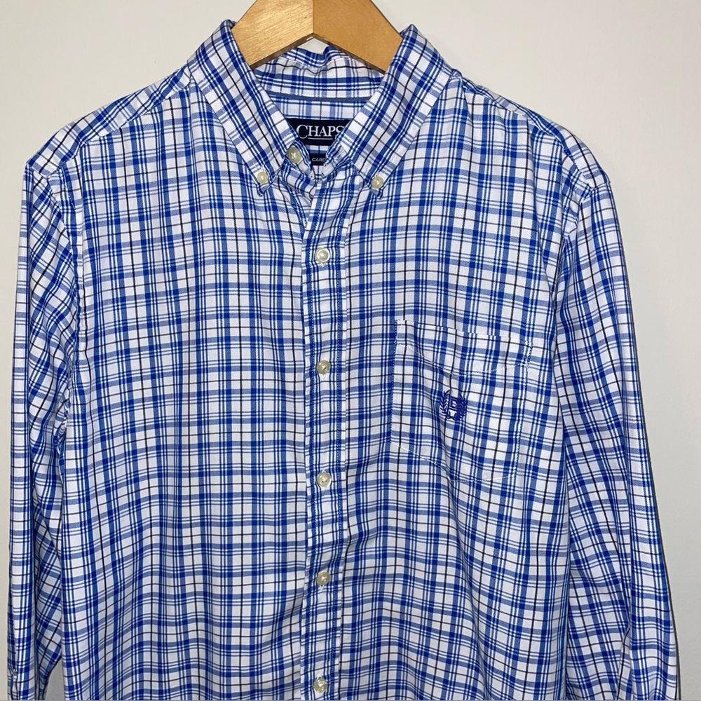 Chaps Men’s Medium Button Down ShirtBlue Easy Care Twill